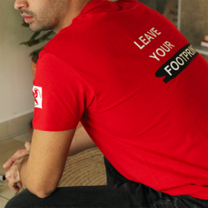 leave-your-footprint-T-shirt-crvena